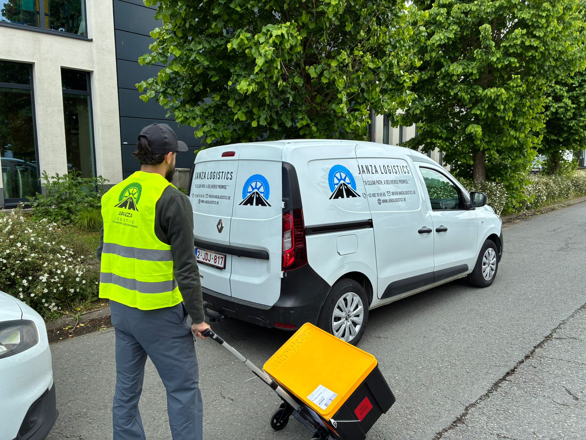 Janza Logistics tijdens een levering
